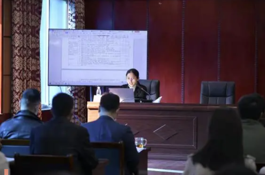 綜合管理部、市場開發(fā)部對相關(guān)內(nèi)容進(jìn)行講解