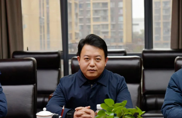 市總工會(huì)黨組成員、副主席李歡講話